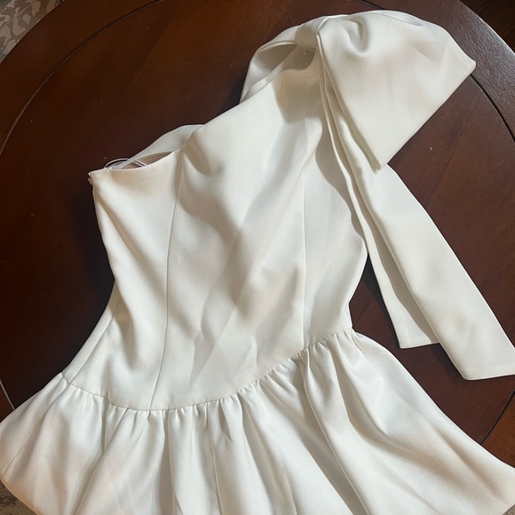 Elliatt Liesel Dress in Ivory - Picture 6 of 10